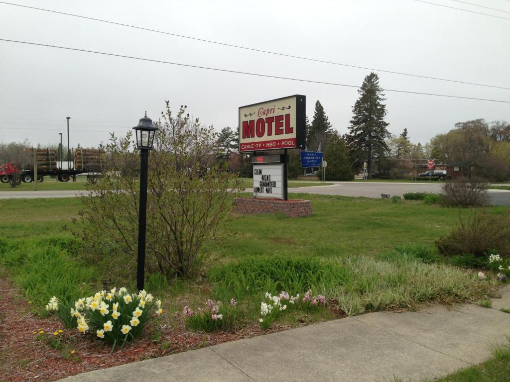Capri Motel Mackinaw City Exterior foto