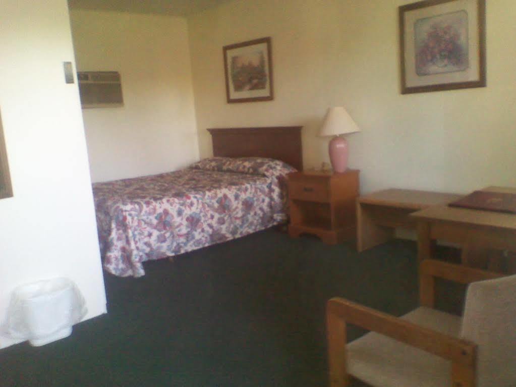 Capri Motel Mackinaw City Exterior foto